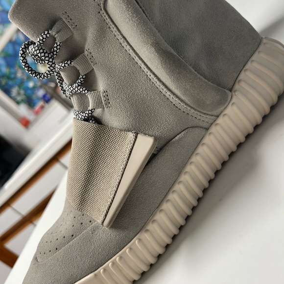 Yeezy 750 Boost - Picture 3 of 8
